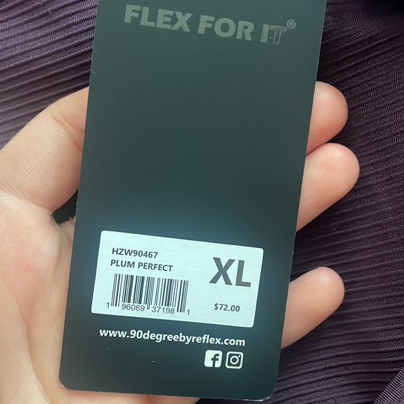 90 degree reflex cropped half zip pullover - Picture 2 of 3